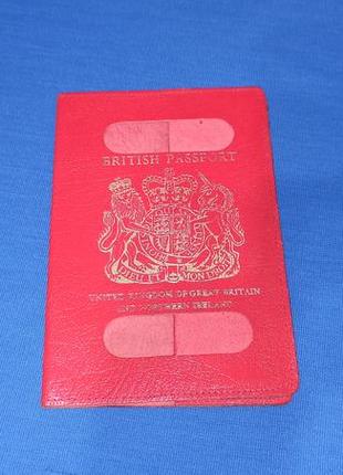Обкладинка на британський паспорт червона шкіряна1 фото