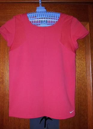 Красная спортивная футболка nike