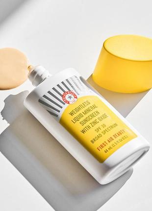 Классный крем с эффектом сс  fаb weightless liquid mineral sunscreen with zinc oxide spf30