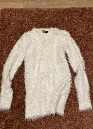 Белый пушистый свитер2 фото