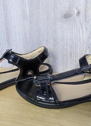 Clarks - кожаные лаковые босоножки, сандалии