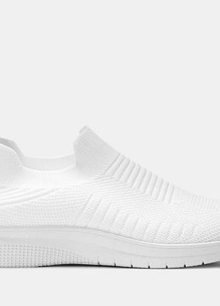 Білі кросівки