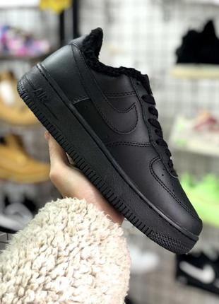 Женские зимние чёрные кроссовки найк nike air force 1 low black fur