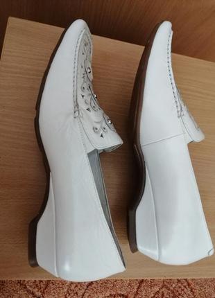 Стильные кожаные туфли на низком каблуке, chester england, размер 385 фото