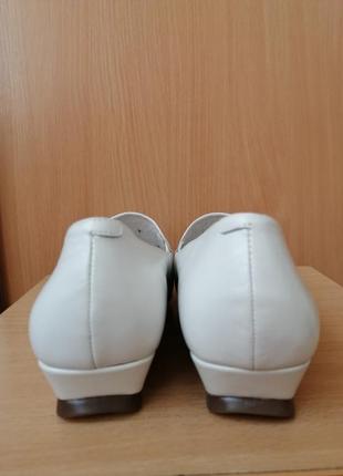 Стильные кожаные туфли на низком каблуке, chester england, размер 386 фото