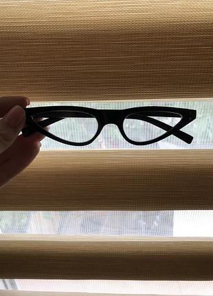 Окуляри дуже модні, стиль цього року