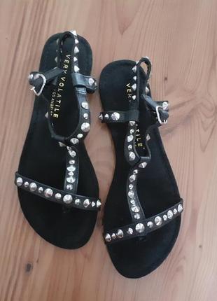 Распродажа, скидки, very volatile сандалии с заклепками на маленькую ножку
