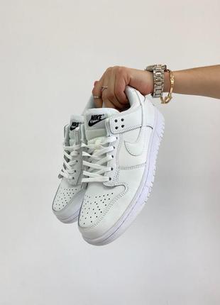 Розкішні жіночі кросівки nike sb nike dunk low wmns triple white білі