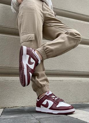 Крутые женские кроссовки nike sb dunk low bordo бордовые с белым6 фото