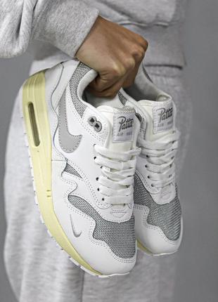 Прекрасные женские кроссовки patta x nike air max 1 white белые