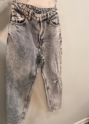 Джинсы серые рваные bershka