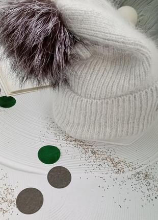 Жіноча шапка рубчик з помпоном з натурального хутра ⚪4 фото