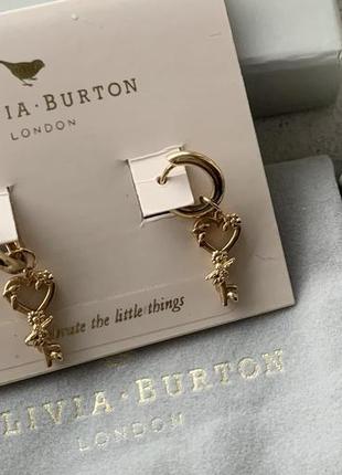 Позолоченные серьги с подвесками отличными ключиками olivia burton-золотой