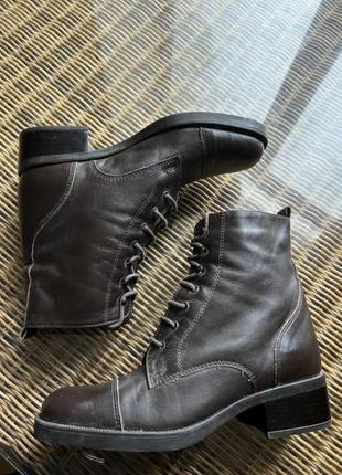 Зимові шкіряні  ботильйони чоботи vera solemade in italy оригінальні коричневі2 фото