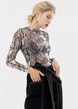 Полупрозрачный лонгслив в змеиный принт sradivarius snake print mesh top long sleeved1 фото