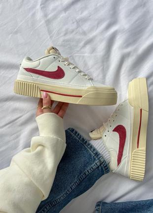 Стильные женские кроссовки nike wmns court legacy lift sail dark beetroot молочные с бордовым логотипом1 фото