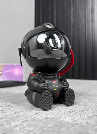 Лазерний нічник-проектор зоряного неба астронавт сидячий – з пультом вт5973