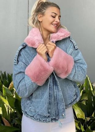 Куртка джинсовая зимняя женская на меху oversize голубая с розовым