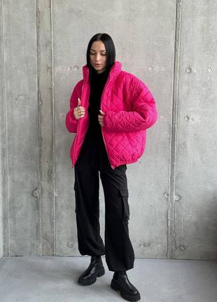 Стильна жіноча стьобана куртка з кишенями, об'ємна оверсайз куртка3 фото