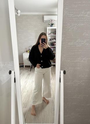 Черный кардиган / белые джинсы zara