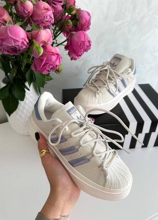 Нереально красивые женские кроссовки на платформе adidas superstar bonega beige blue бежевые с небесно-синим3 фото