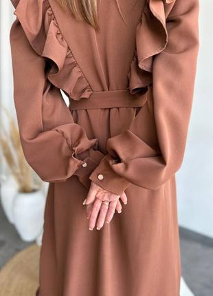 Красивое длинное платье с оборками