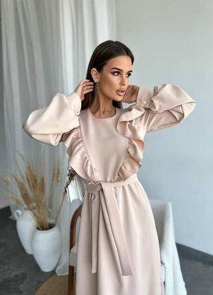 Красивое длинное платье с оборками