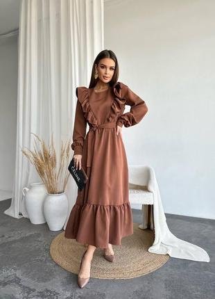 Красивое длинное платье с оборками