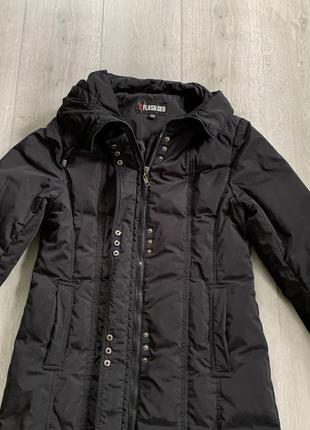 Плащ куртка чорного кольору зимова розмір s m з капюшоном4 фото