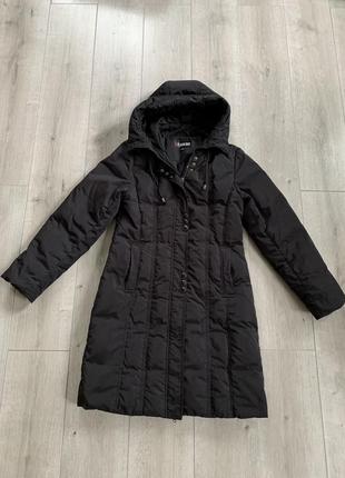 Плащ куртка черного цвета зимний размер s m с капюшоном1 фото