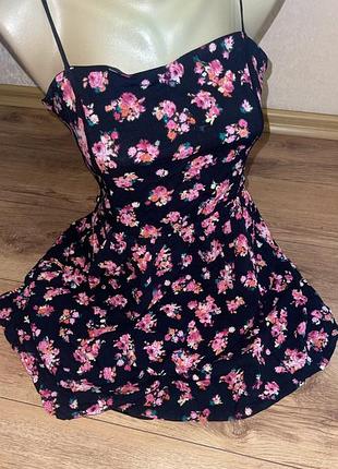 Платье в цветочный принт платья сарафан