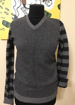 Світер вовняний