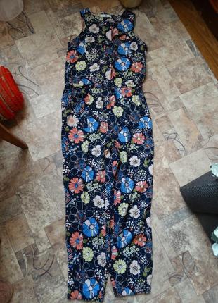 Красивый легкий комбинезон -состояние нового -9-10 лет от marks & spencer