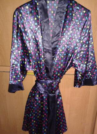 Халат атлас,дуже гарний колір,яскравий,розмір 16