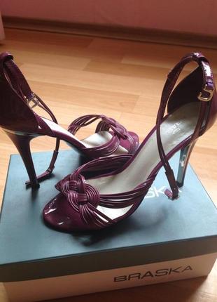 Продам босоножки