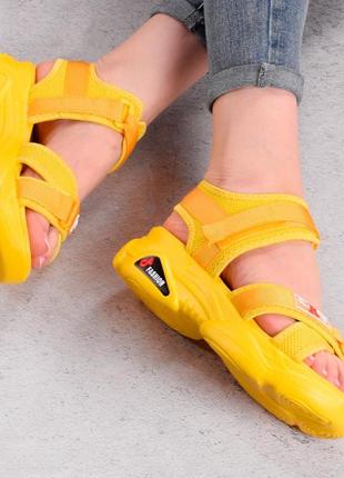 Стильні спортивні босоніжки, сандалі на платформі яскраві жовті