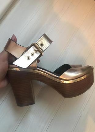 Стильні босоніжки river island