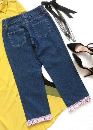 Стильные укороченные джинсы с кружевом4 фото
