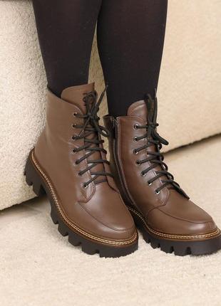 Ботинки кожаные с мехом коричневые7 фото