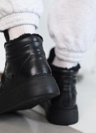 Стильные черные женские кроссовки ботинки на массивной подошве кожаные/кожа-женская обувь на зиму 20249 фото