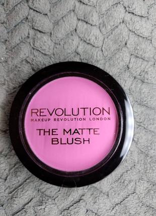 Makeup revolution the matte blush румяна2 фото