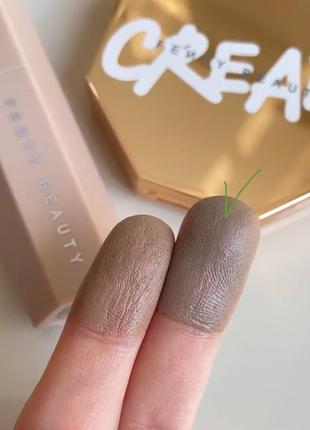 Кремовый бронзер скульптор fenty beauty by rihanna cheeks out freestyle cream bronzer amber