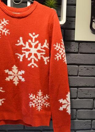 Красный свитер со снежинками,465 фото