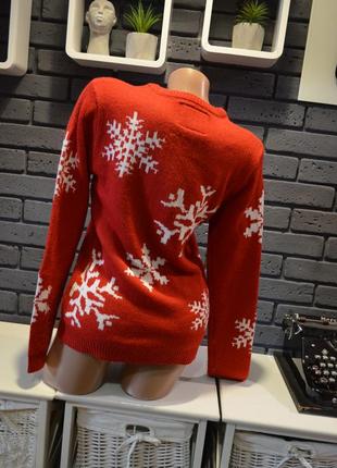 Красный свитер со снежинками,463 фото