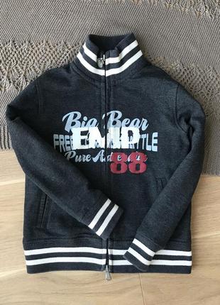 Кофта на замке на змейке