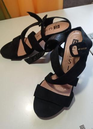 Босоножки nessi замшевые