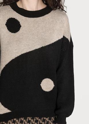 Вязаный джемпер свитер в узор инь-янь от датского бренда only4 фото