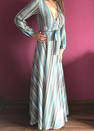 Стильное гипюровое платье на запах