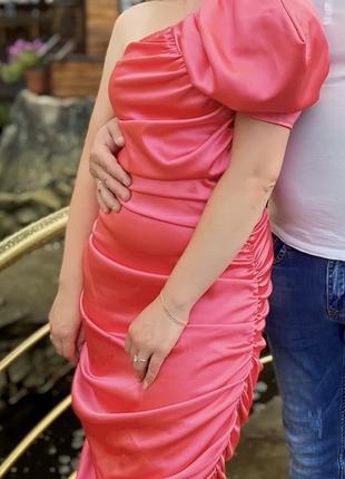 Шикарне розове  плаття на одне плече