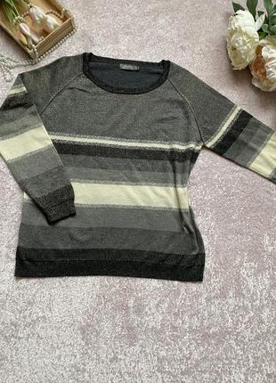 Тоненький светрик з красивим люрексом